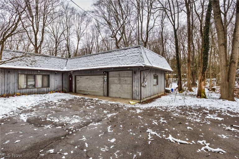 50 Redfern Drive, Youngstown, OH - Photo 8