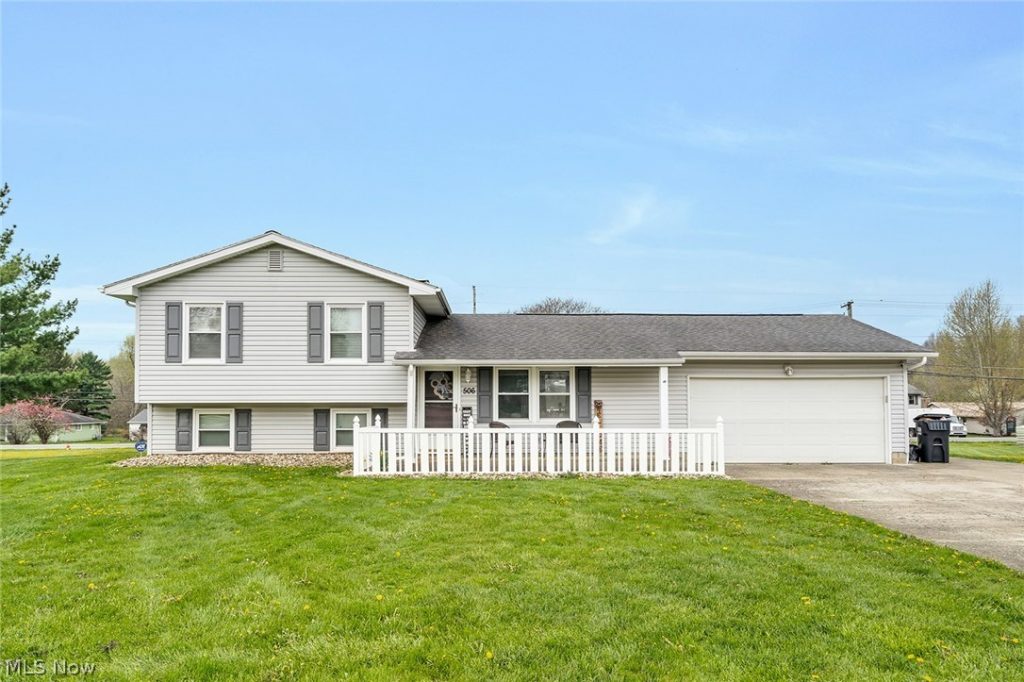 506 Garden Valley Court, Youngstown, OH