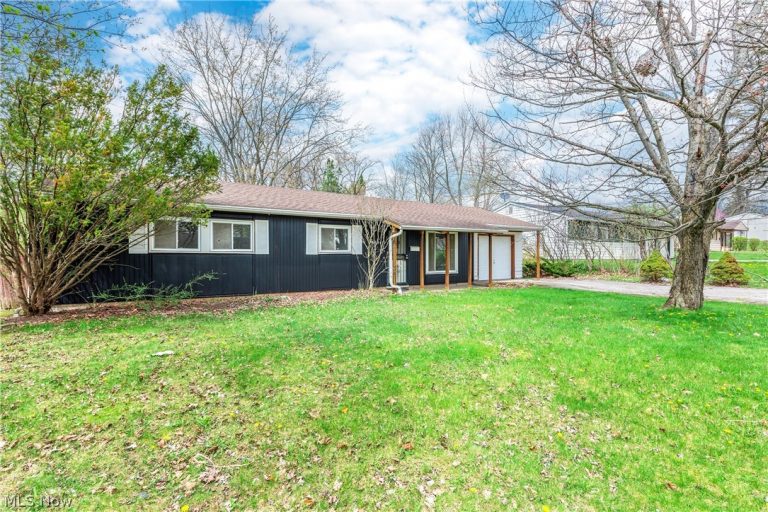 6194 Eldridge Boulevard, Bedford Heights, OH - Photo 2