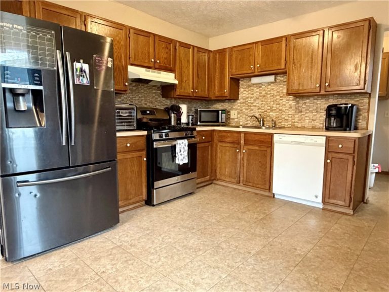 1268 Oxford Drive, Madison, OH - Photo 2