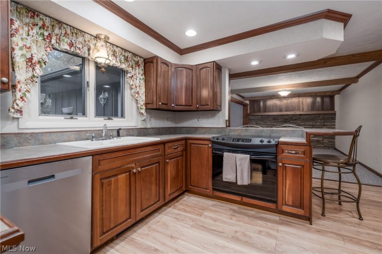 4720 Strouble Drive, Canton, OH - Photo 4