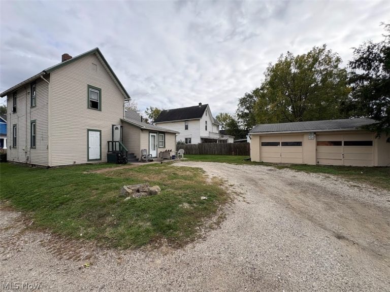 435 Hazlett Avenue, Canton, OH - Photo 5