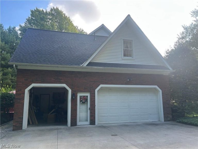 9230 Amber Wood Drive, Kirtland, OH - Photo 4
