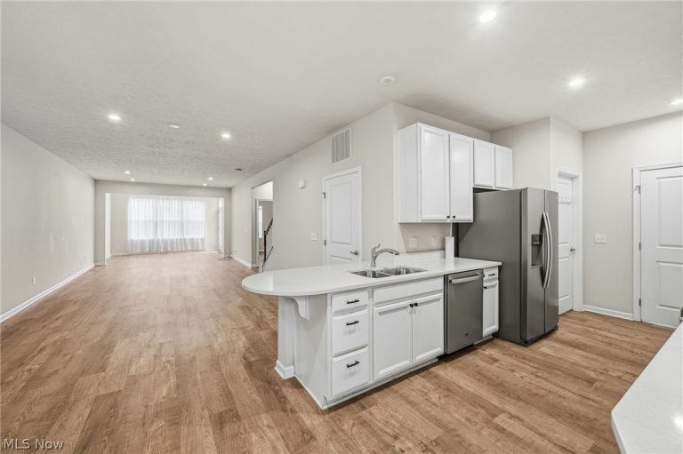 1637 Mud Brook Lane, Akron, OH - Photo 6