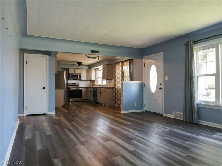 147 Central Drive, Amherst, OH - Photo 8