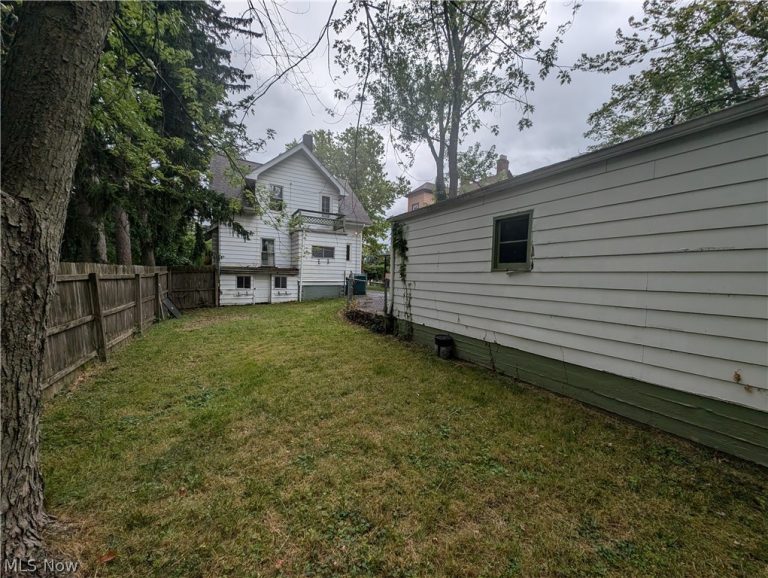 16029 Friend Avenue, Maple Heights, OH - Photo 5