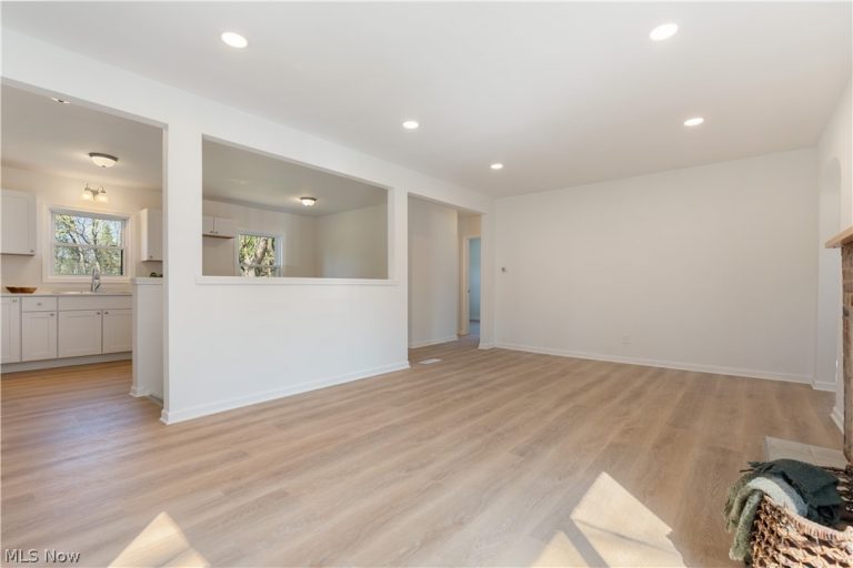 1521 Edgemoor Avenue, Akron, OH - Photo 8