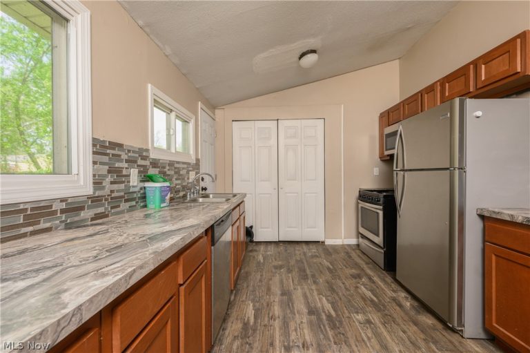 2889 Polly Road, Ravenna, OH - Photo 8