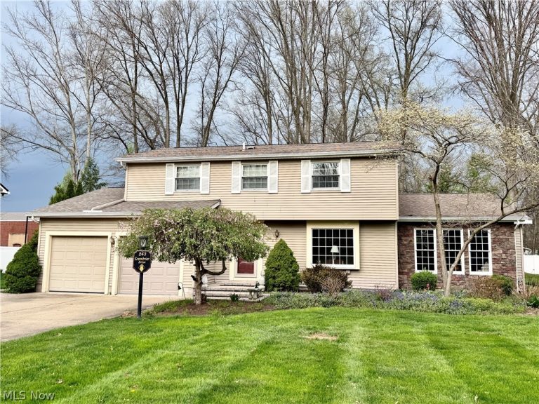 243 Greenbriar Drive, Cortland, OH, 44410