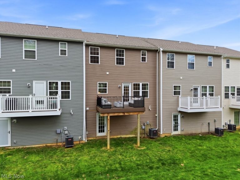 1185 Bean Lane, Cuyahoga Falls, OH - Photo 4