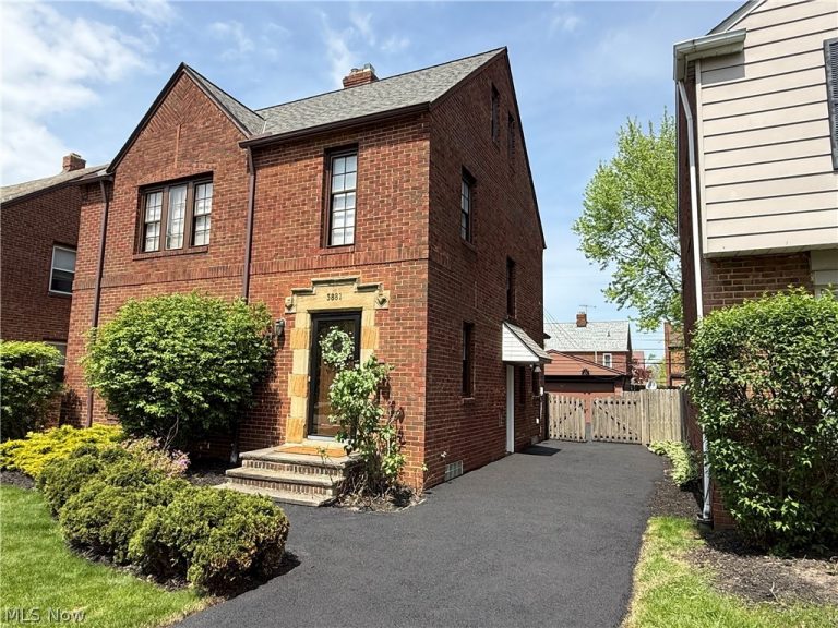 3881 Grenville Road, University Heights, OH - Photo 2