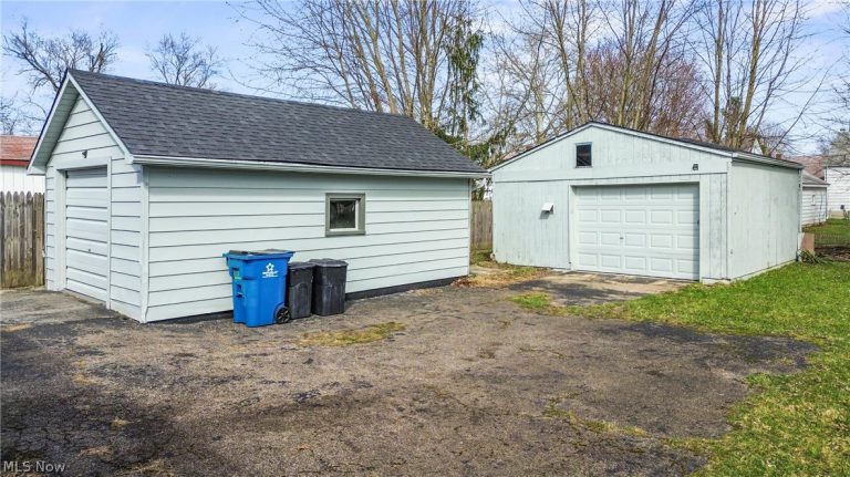 121 Princess Street, Campbell, OH - Photo 8