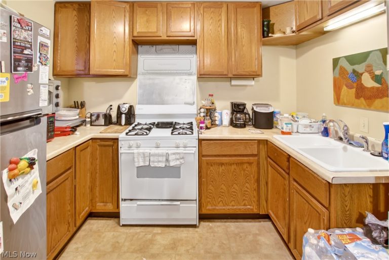 26 Grace Street, Bedford, OH - Photo 4