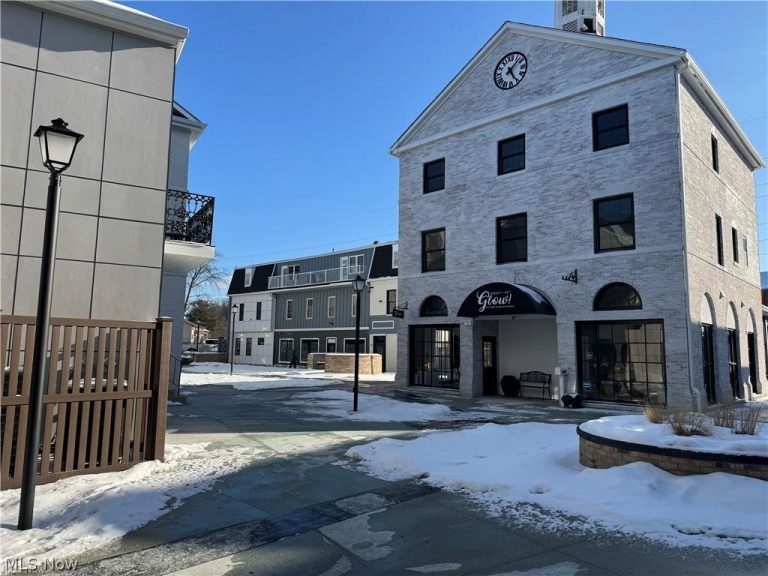 1300 Weathervane Lane #220/320, Akron, OH - Photo 8