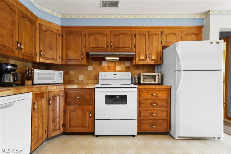 14560 Cenfield Street, Alliance, OH - Photo 5