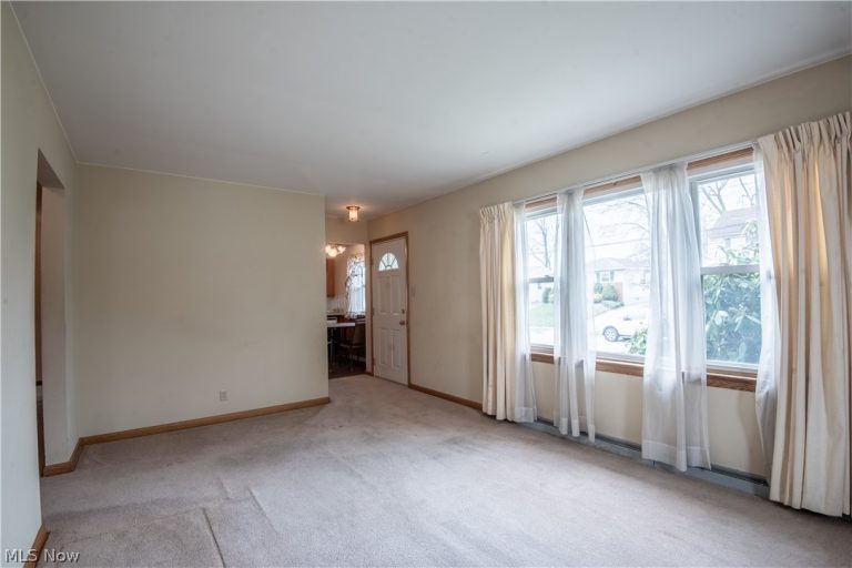 483 Hillman Road, Akron, OH - Photo 8