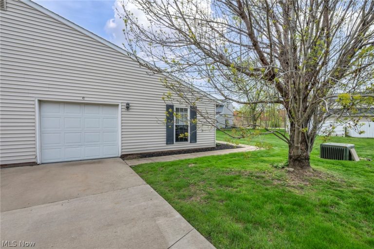 7972 Colonial Drive, Mentor, OH - Photo 5