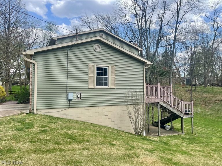 207 N Hills DR, Parkersburg, WV - Photo 4