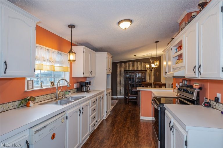 140 Luxor Lane, Amherst, OH - Photo 5