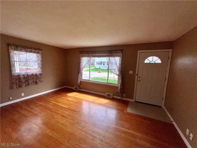 227 Howard Street, Medina, OH - Photo 2