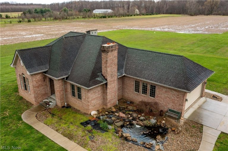 12488 Baumhart Road, Amherst, OH - Photo 3