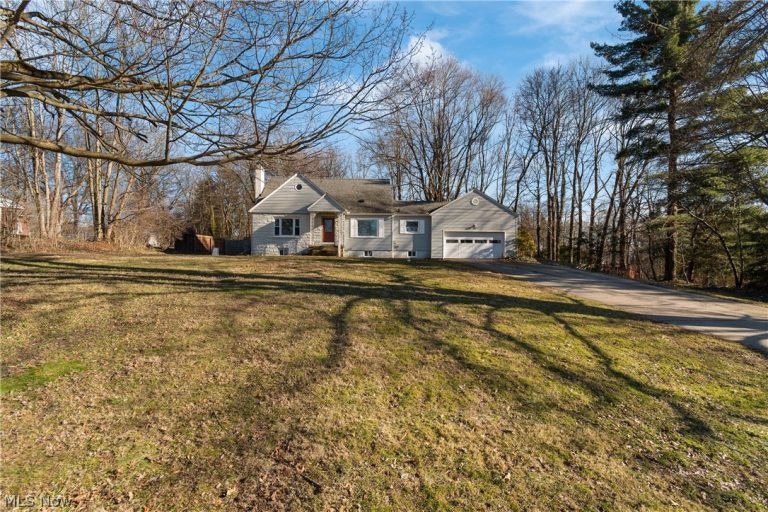 3616 Everett Drive, Norton, OH - Photo 2