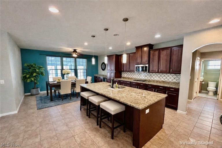 8028 Megan Meadow Drive, Hudson, OH - Photo 4