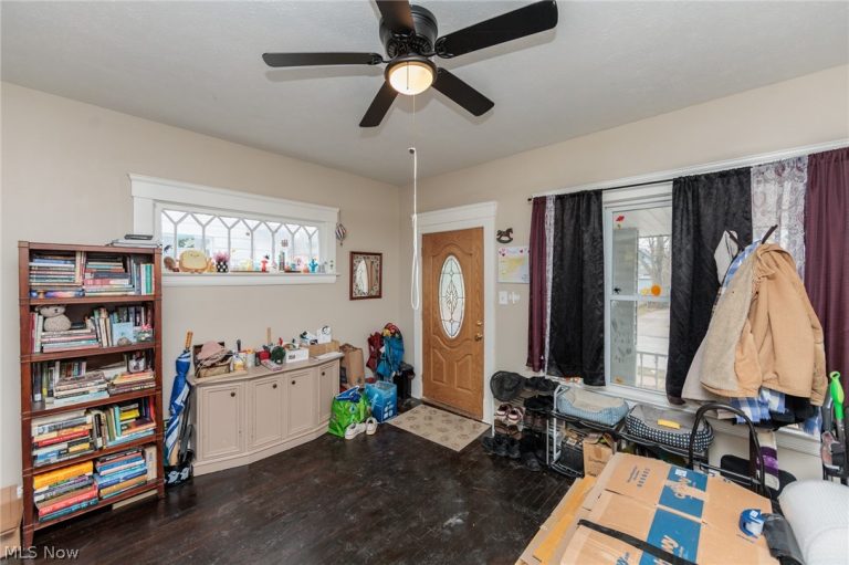 1446 Hopkins Avenue, Lakewood, OH - Photo 3
