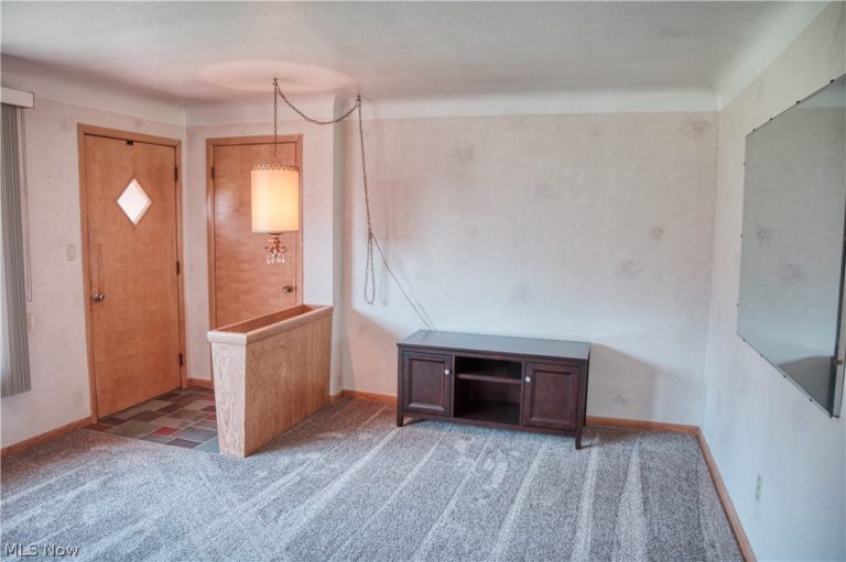 333 Ridgewood Drive, Seven Hills, OH - Photo 3