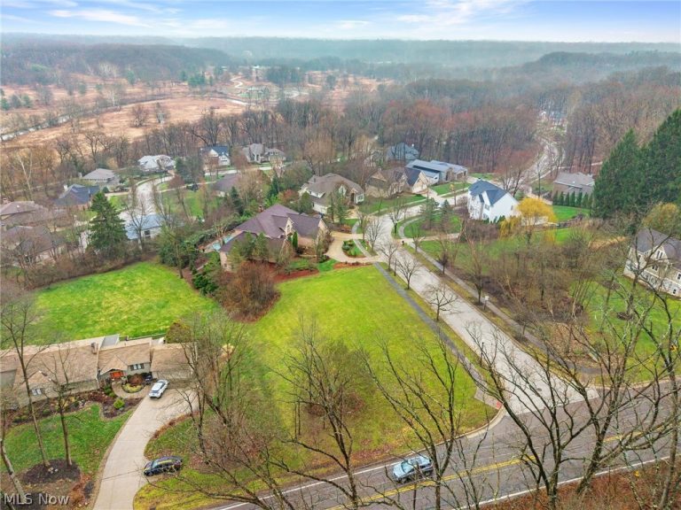 1245 Riverwoods Dr, Akron, OH - Photo 5