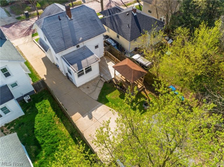 1106 Collinwood Avenue, Akron, OH - Photo 3