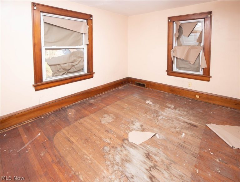 557 Wildwood Avenue, Akron, OH - Photo 8