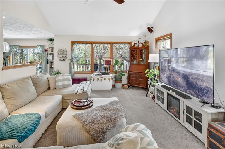 269 Chart Road, Cuyahoga Falls, OH - Photo 4