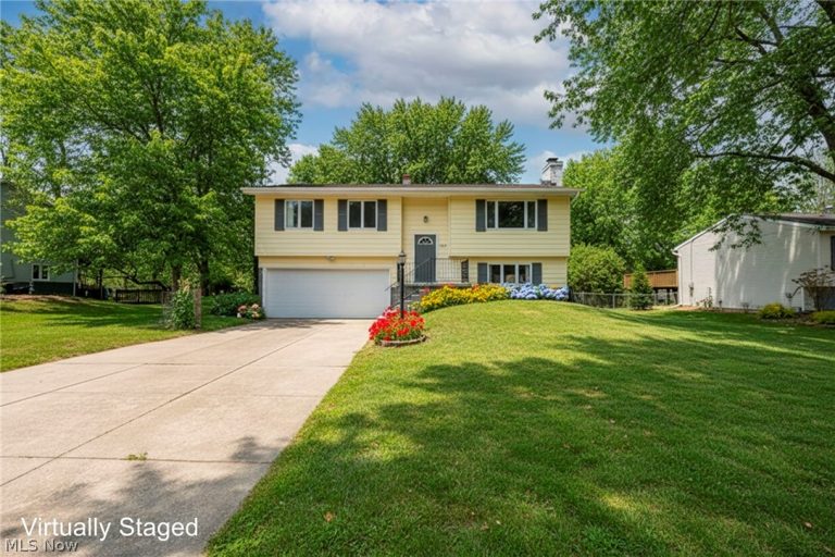 692 Zeletta Drive, Akron, OH - Photo 2