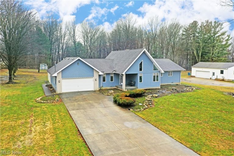 545 Thomas Lane, Girard, OH - Photo 2
