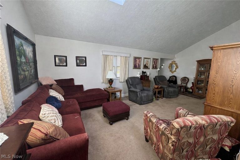 1151 Surrey Point Drive, Warren, OH - Photo 5
