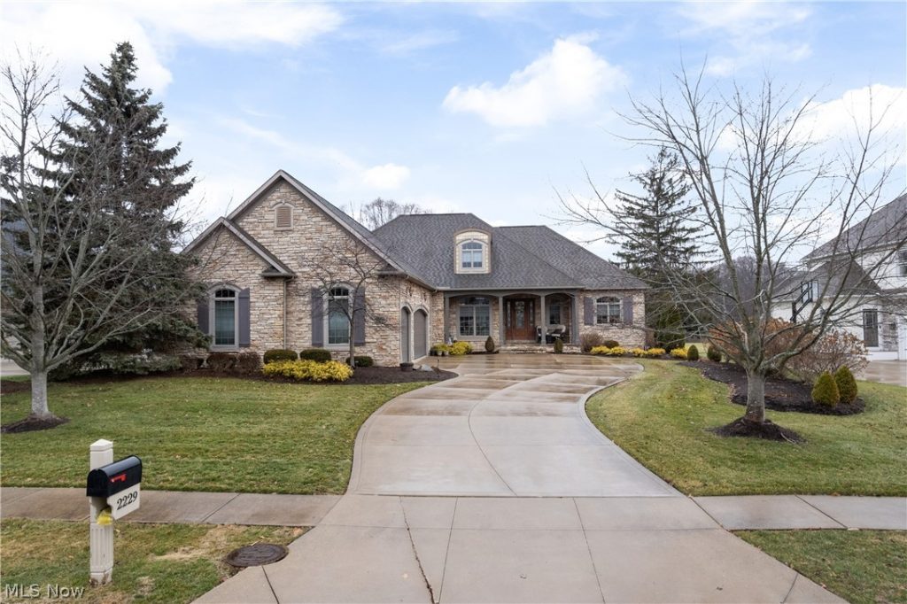 2229 Park Drive, Uniontown, OH