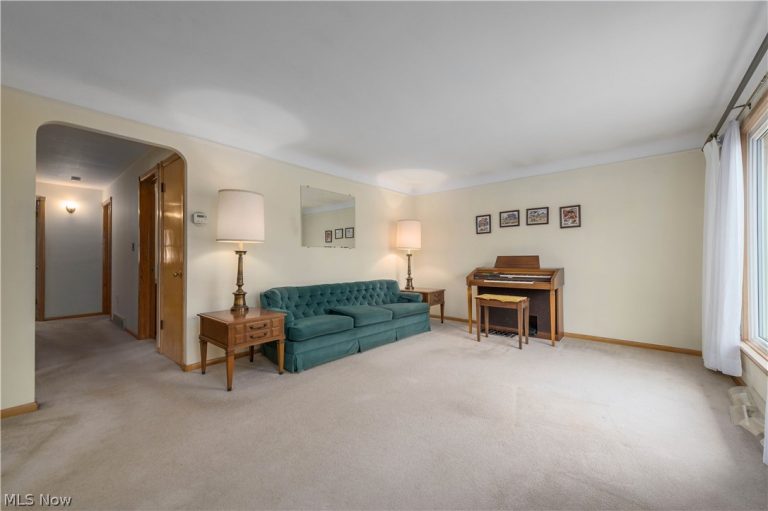 24321 Normandy Drive, Olmsted Falls, OH - Photo 3