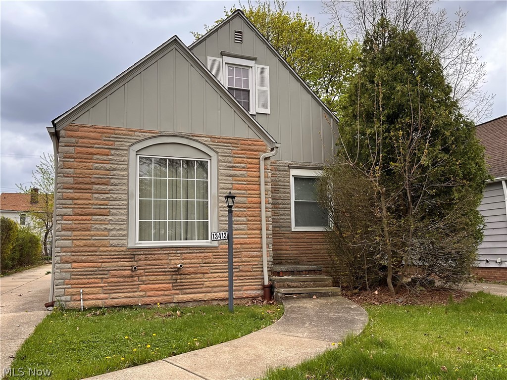 13413 Highlandview Avenue, Cleveland, OH