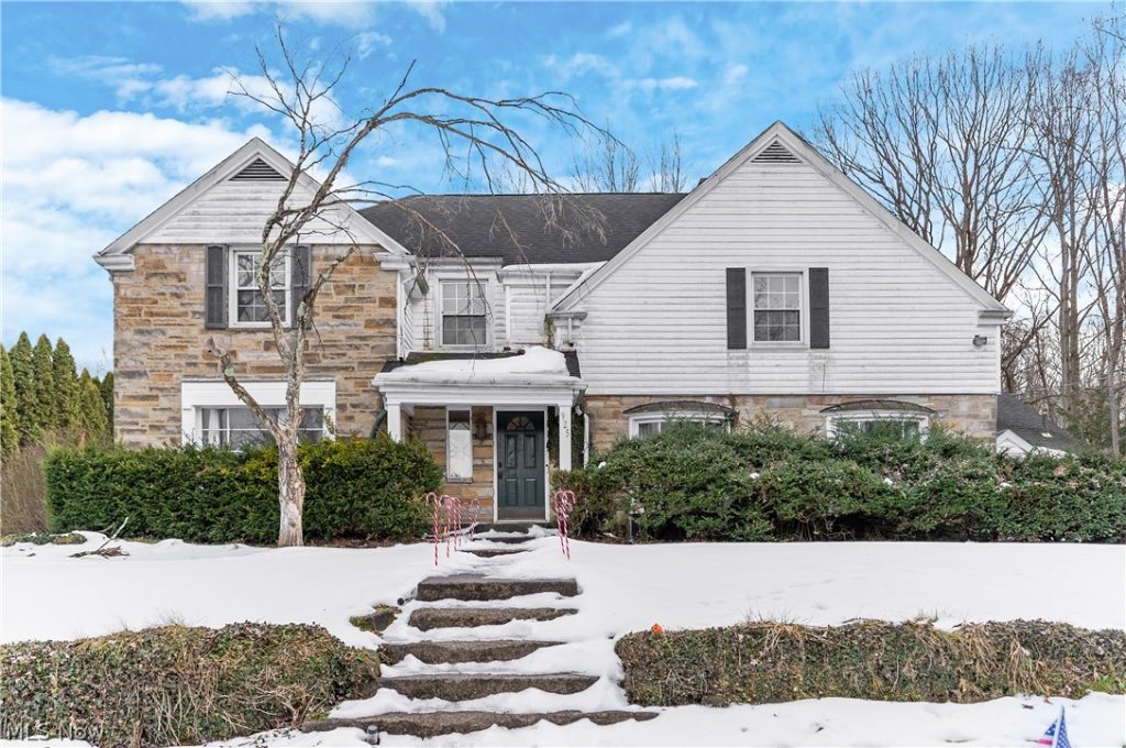 925 Colonial Drive, Youngstown, OH