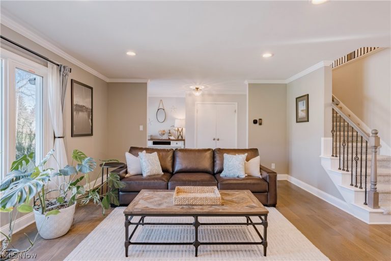 2711 Green Road, Shaker Heights, OH - Photo 4