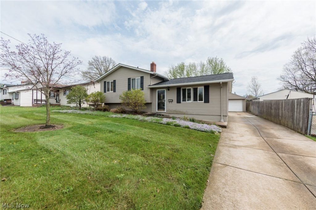 13515 Heatherwood Drive, Brook Park, OH