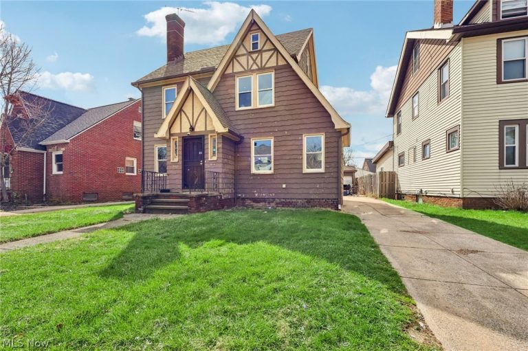 18310 La Salle Avenue, Cleveland, OH - Photo 2