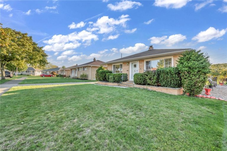 4208 Spring Crest Drive, Brooklyn, OH - Photo 2