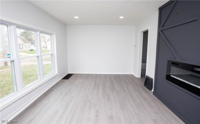 1326 Crestview Avenue, Akron, OH - Photo 3