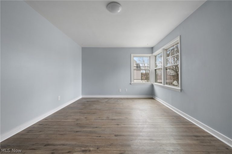 1167 Hilltop Drive, Akron, OH - Photo 4