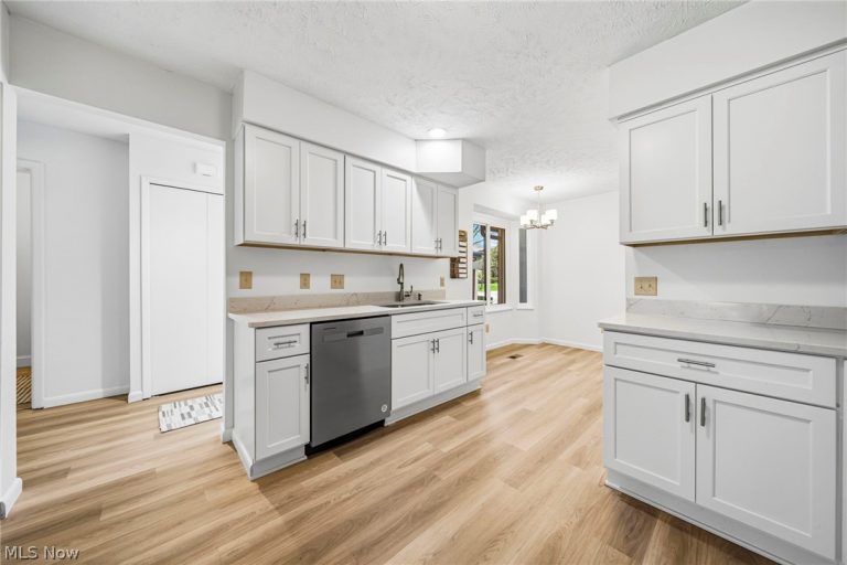 210 Teal Trace #210, Mayfield Heights, OH - Photo 4