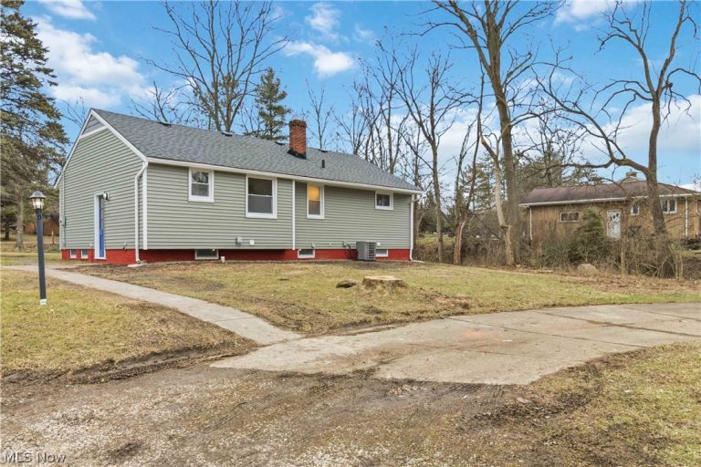 9486 York Road, North Royalton, OH - Photo 6