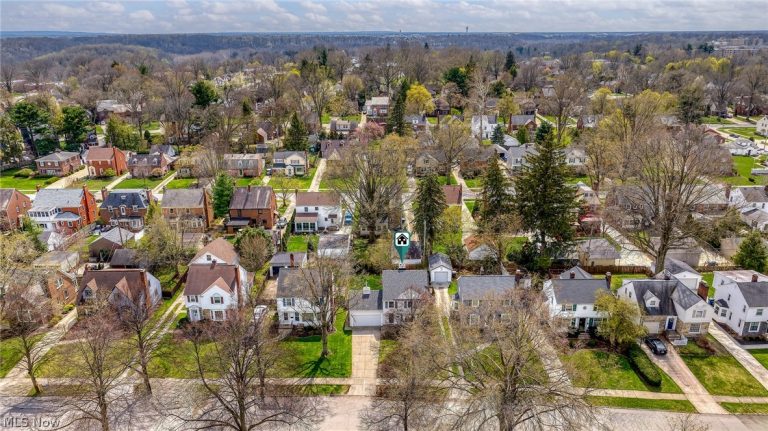 19477 Henry Road, Fairview Park, OH - Photo 4