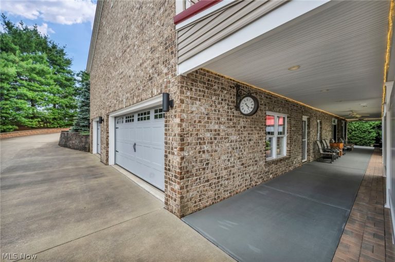 45002 Middle Ridge Road, Amherst, OH - Photo 4